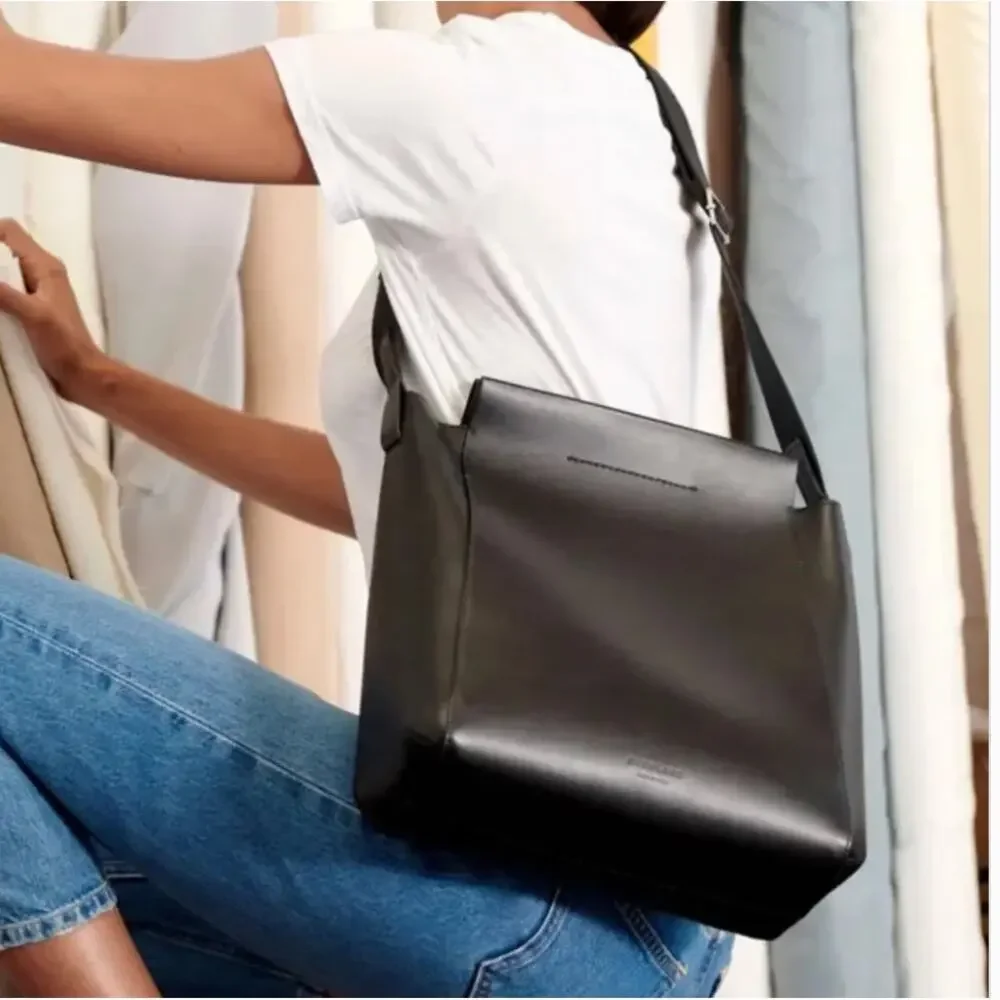 Everlane form bag
